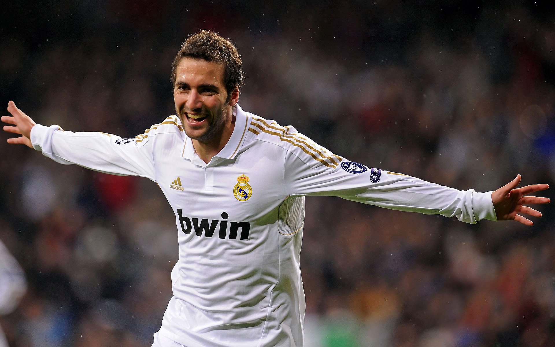 球队内部气氛紧张，竞争激烈，球队的问题